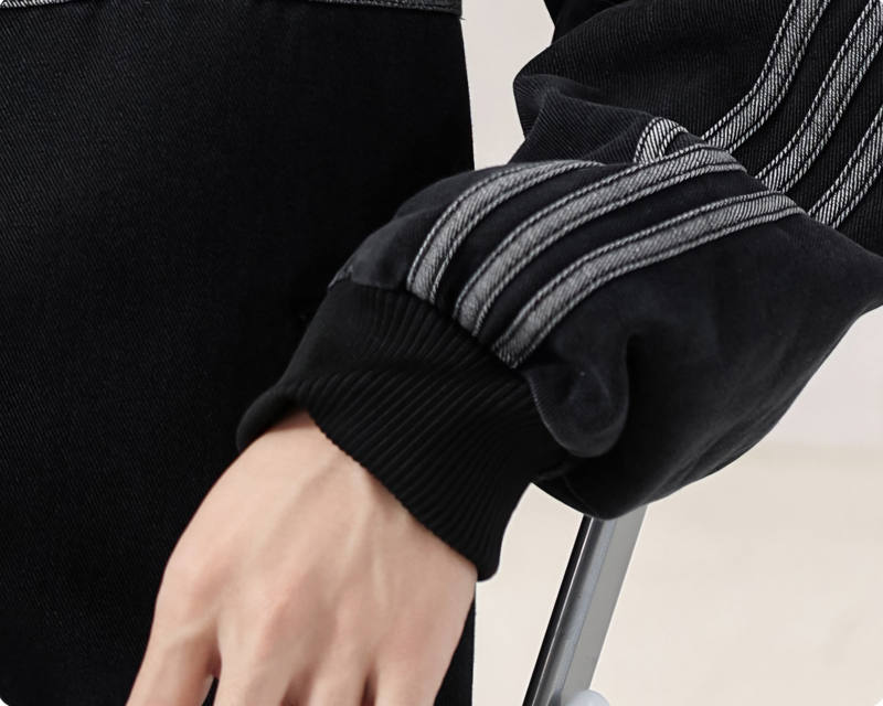 Куртка Adidas Zebra черная в магазине Випкросс | Москва